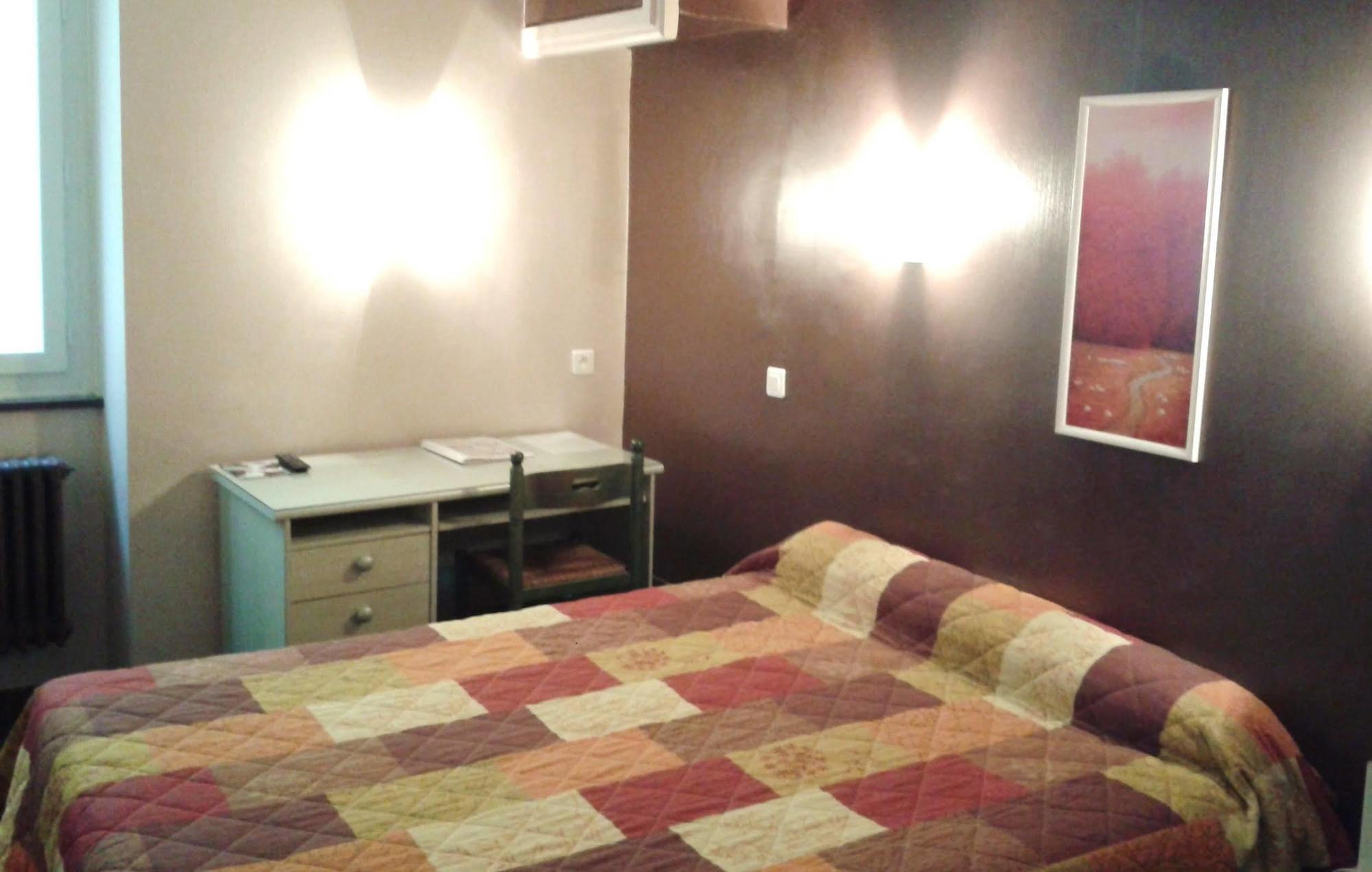 Logis Hotel Saint Jacques Valence  Luaran gambar